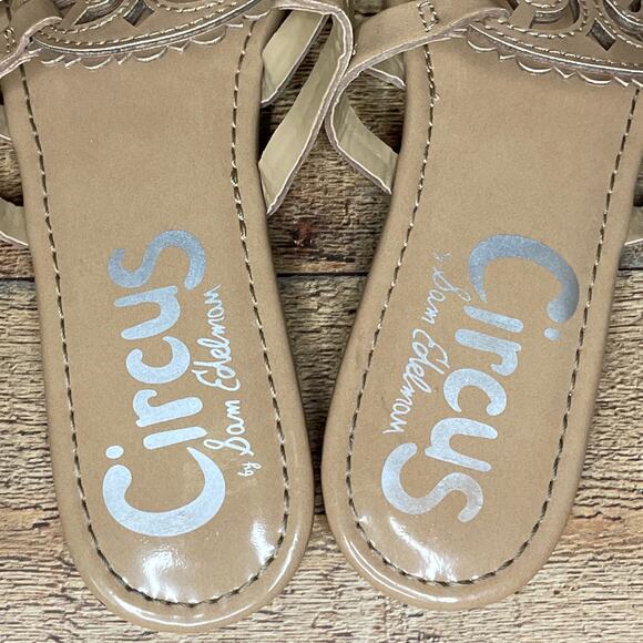 Circus by Sam Edelman Cherri Medallion Thong Sandals Tan Patent Leather Size 9 - Picture 8 of 10